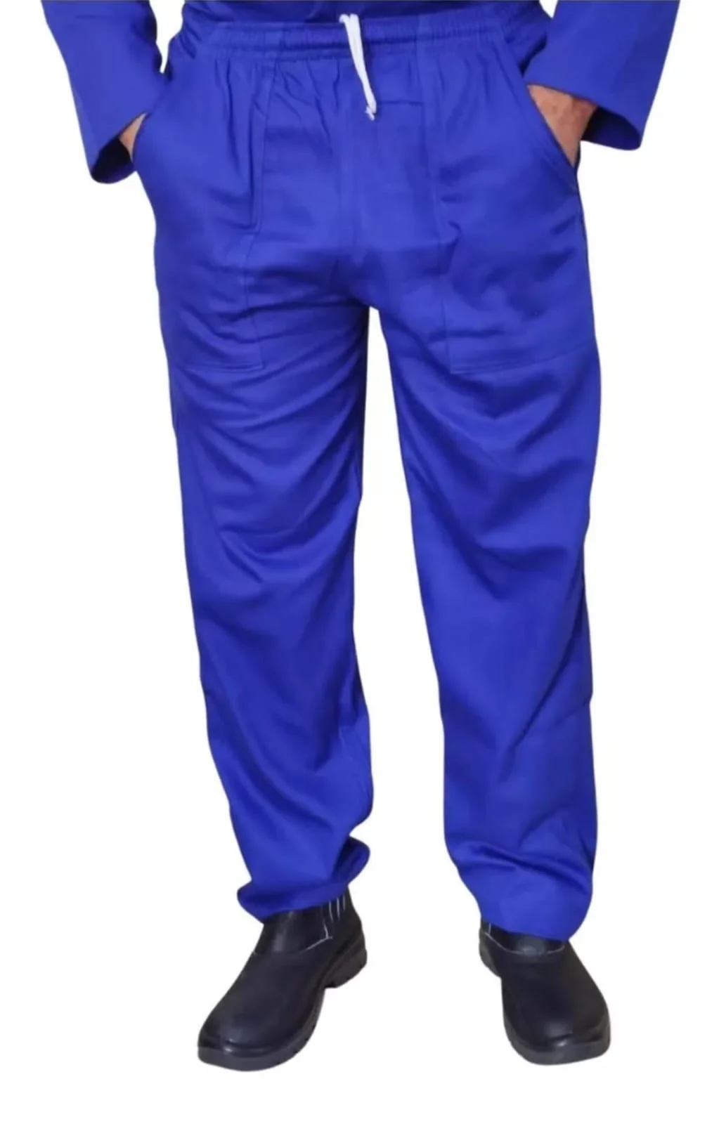 Calça brim pesado reforçada.